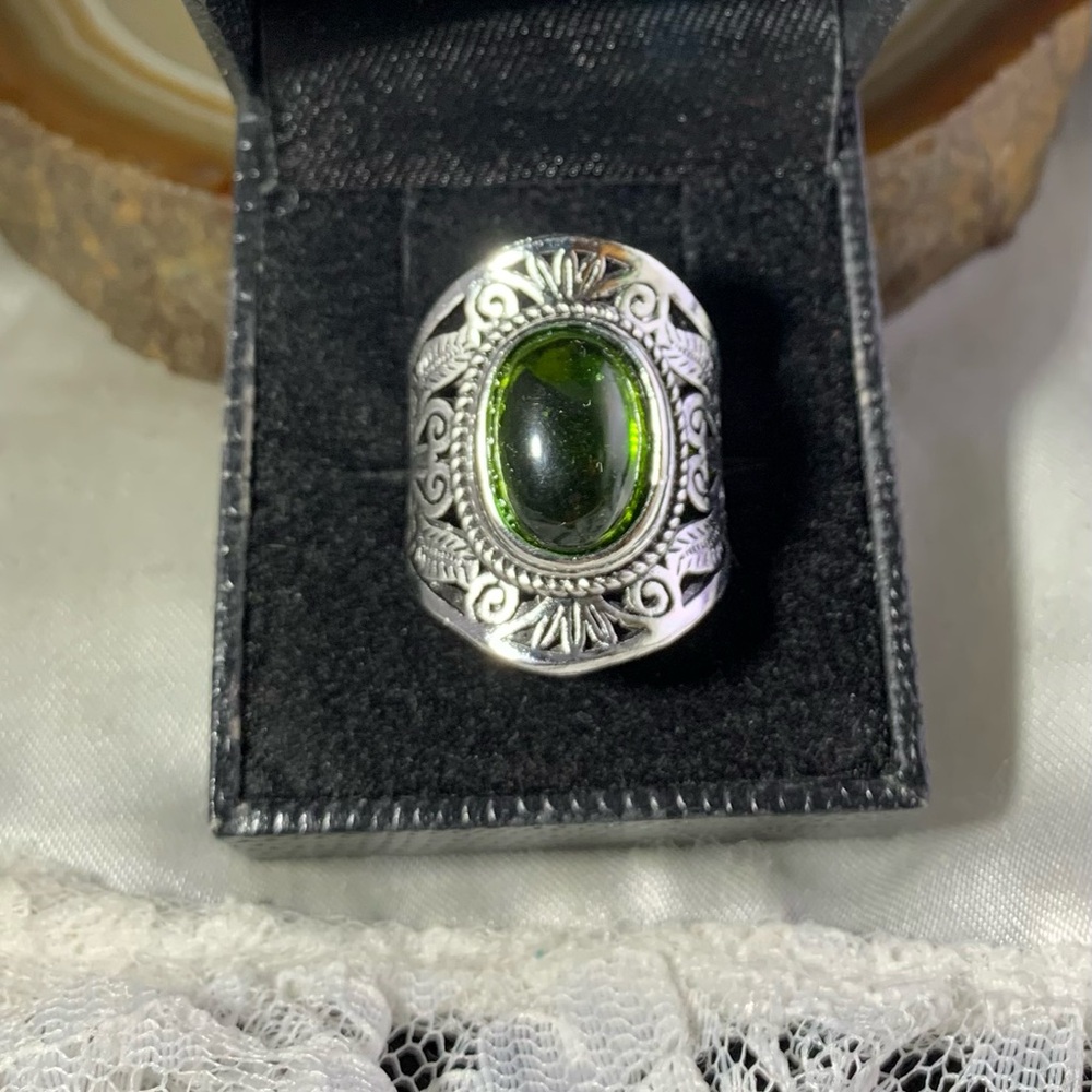 SILVER PLATED GREEN CAB LEAF RING SIZE 8 - Picture 4 of 4